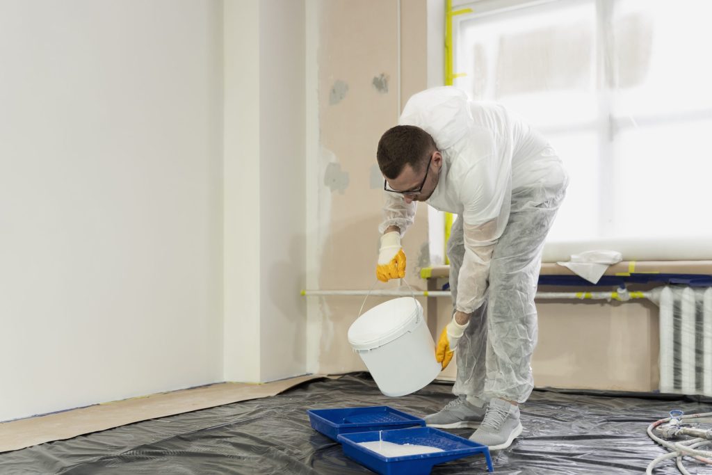 full-shot-man-pouring-paint-scaled